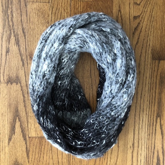 Renee’s NYC Accessories Infinity Circle Loop Knit Scarf Black Grey White 18 x 66 - Picture 2 of 6